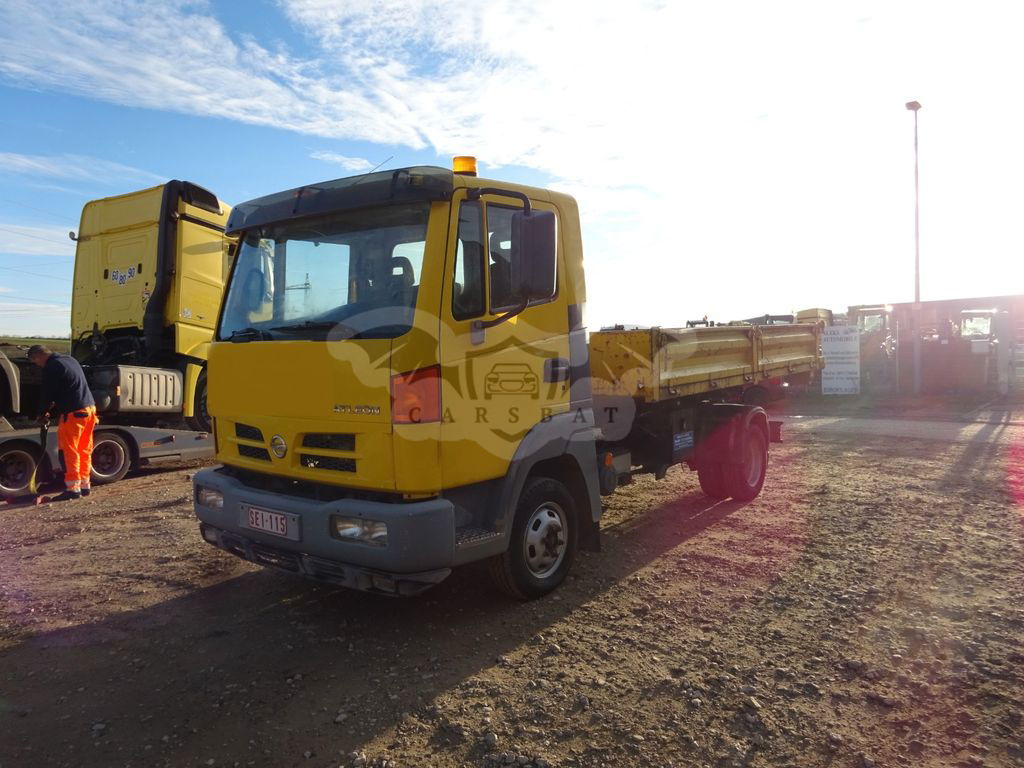 Nissan NT 2004
