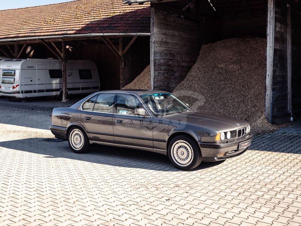BMW M5 1990