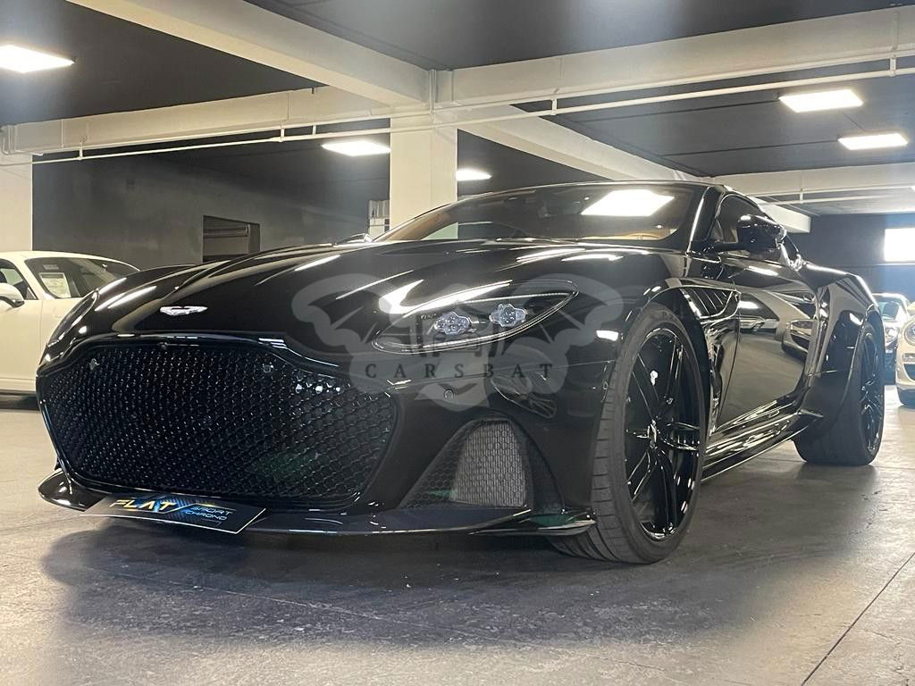Aston Martin DBS 2022