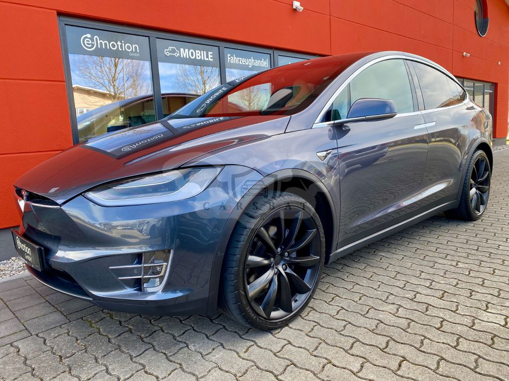 Tesla Model X 2021