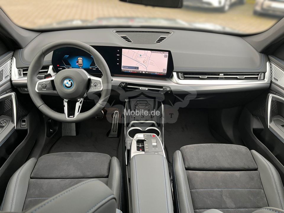 BMW iX1 2024
