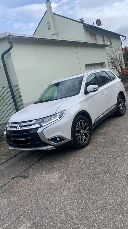 Mitsubishi Outlander 2016