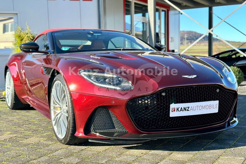 Aston Martin DBS 2022