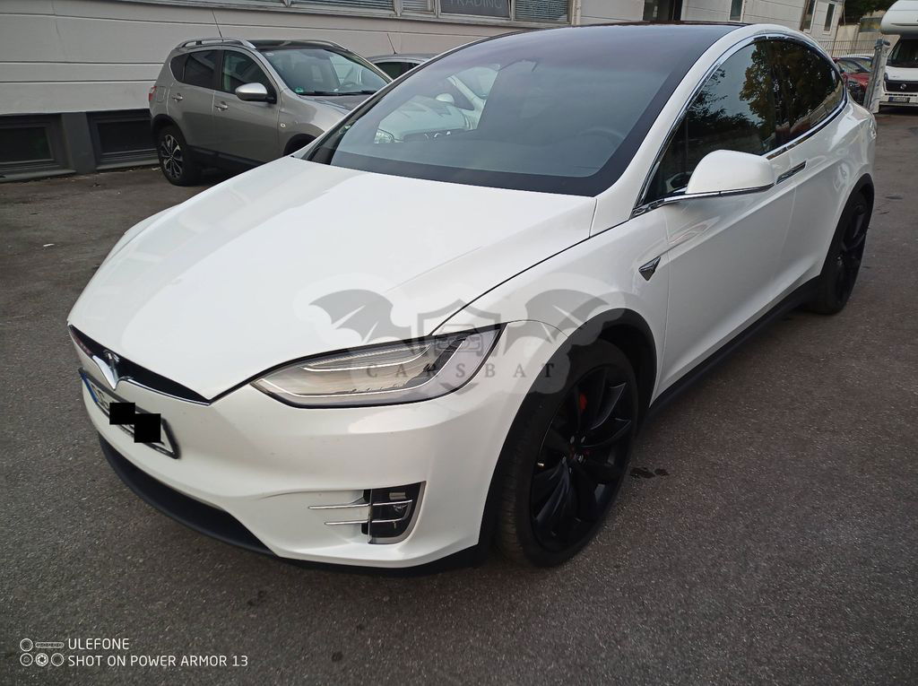 Tesla Model X 2021