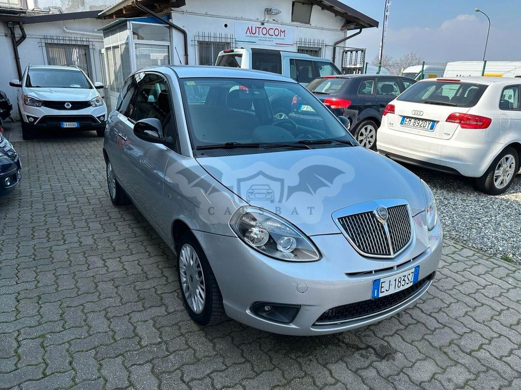 Lancia Ypsilon 2011