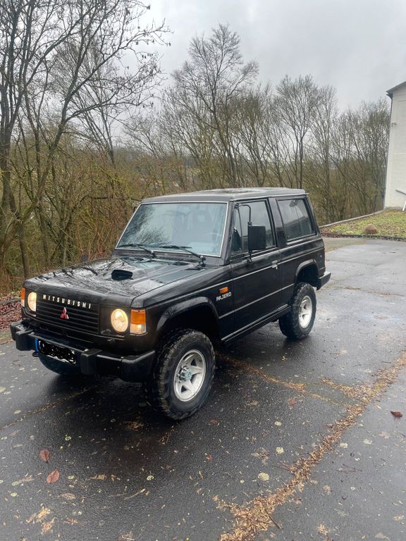 Mitsubishi Pajero 1990