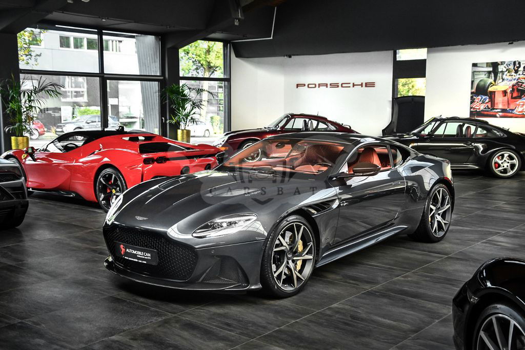 Aston Martin DBS 2019