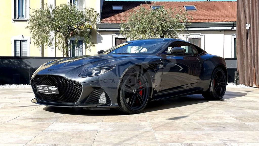 Aston Martin DBS 2022
