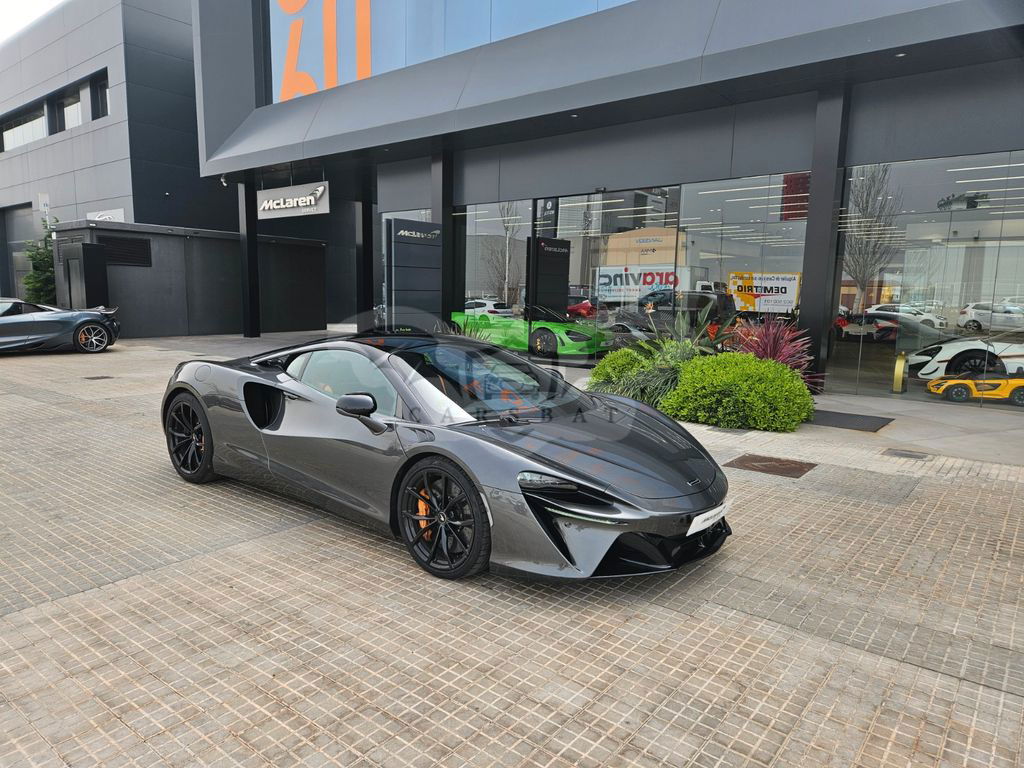 McLaren Artura 2023