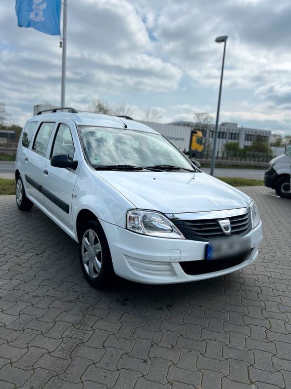 Dacia Logan 2011