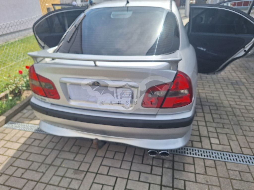 Mitsubishi Carisma 2001