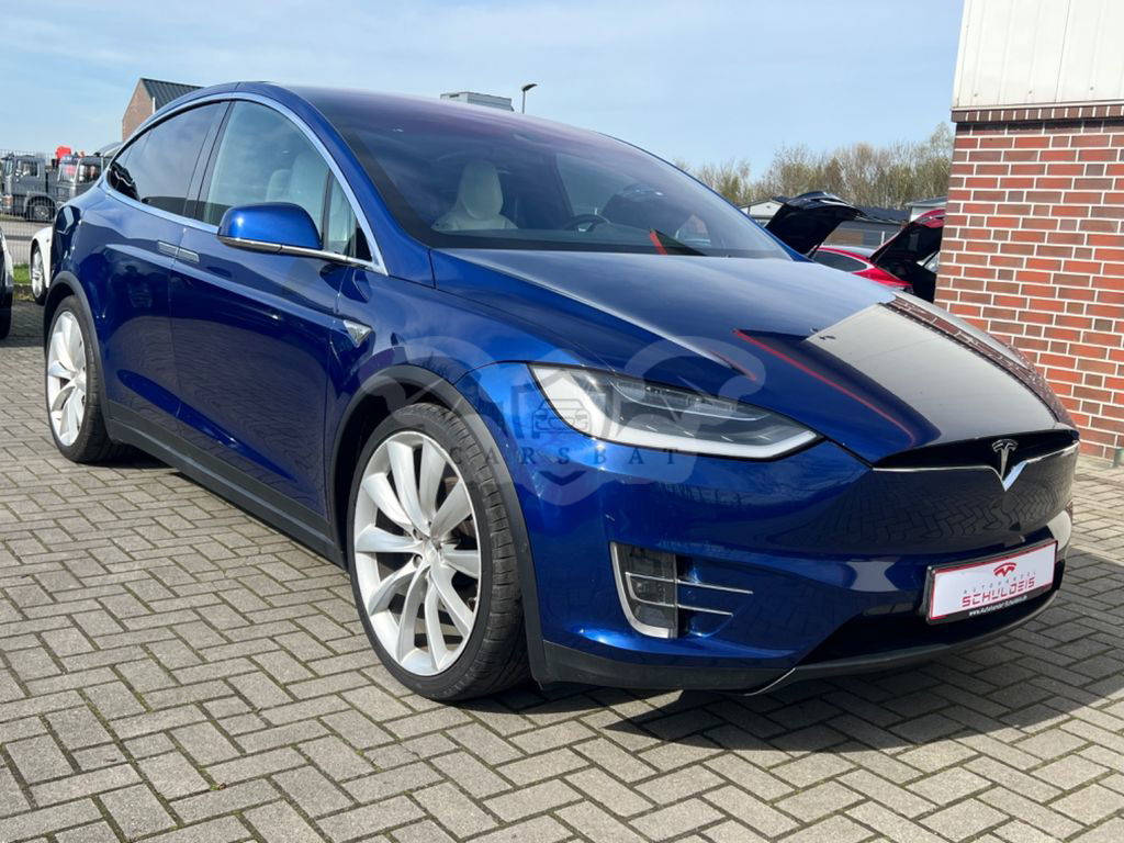 Tesla Model X 2016