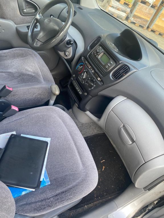 Toyota Verso 2000