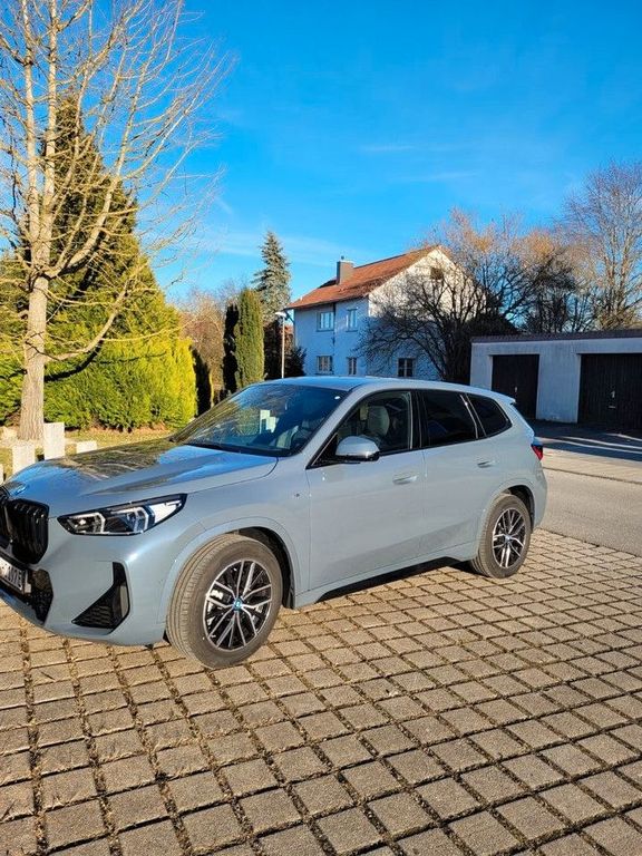 BMW iX1 2023