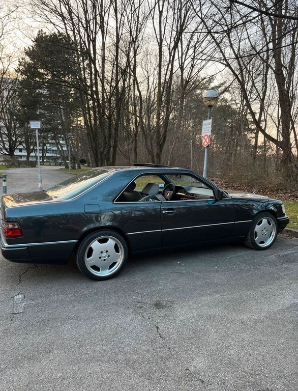 Mercedes-Benz CE 300 1990