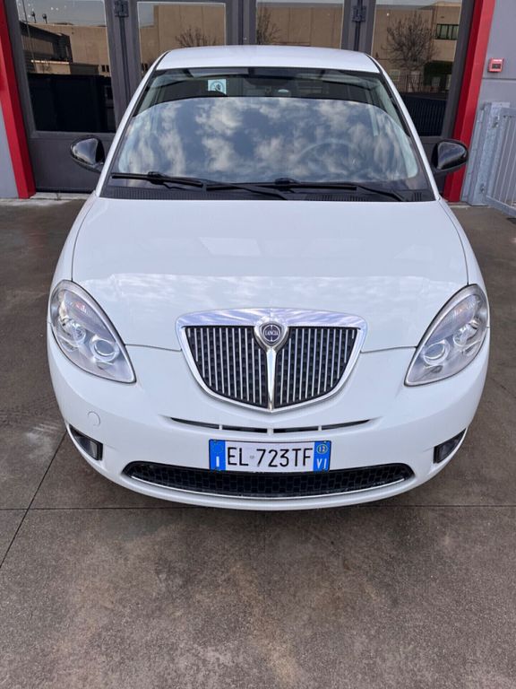 Lancia Ypsilon 2012