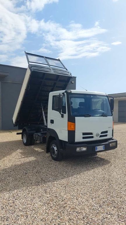 Nissan NT 2001