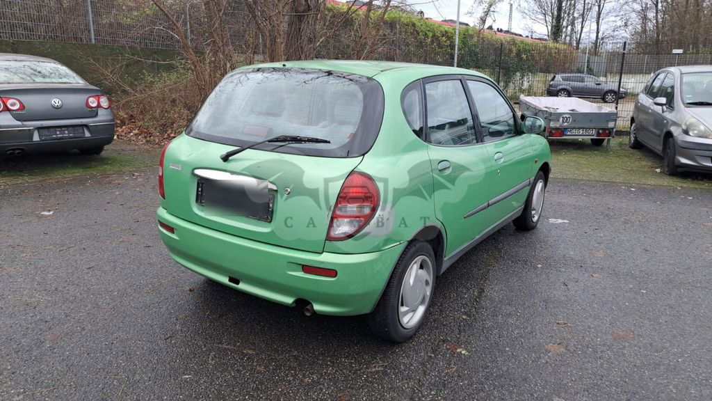 Daihatsu Sirion 2000