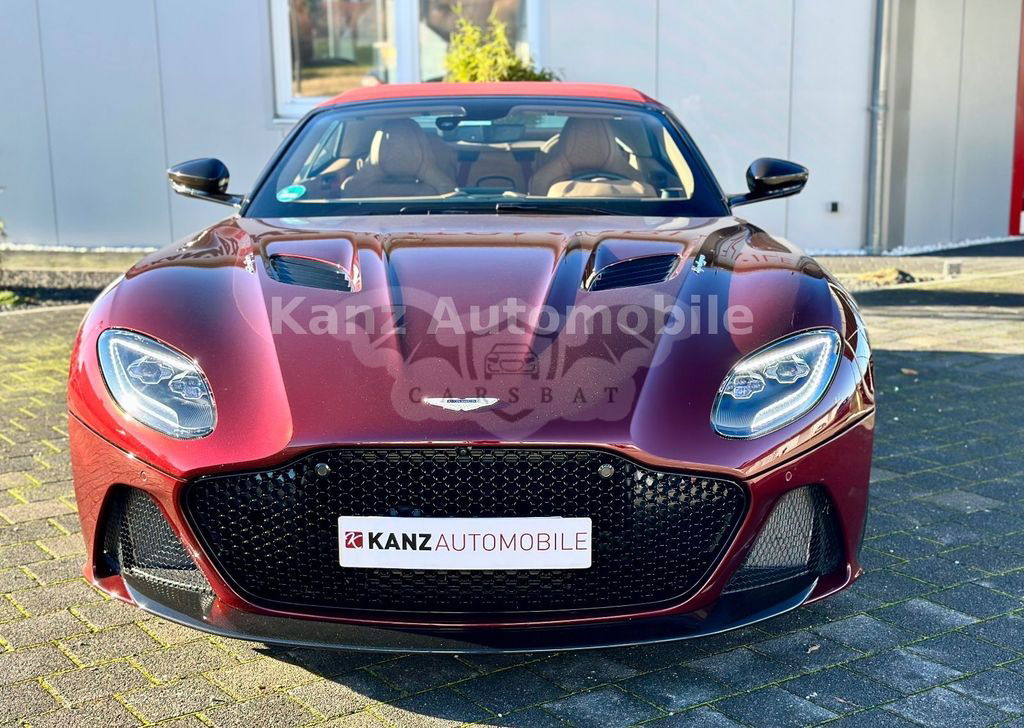 Aston Martin DBS 2022