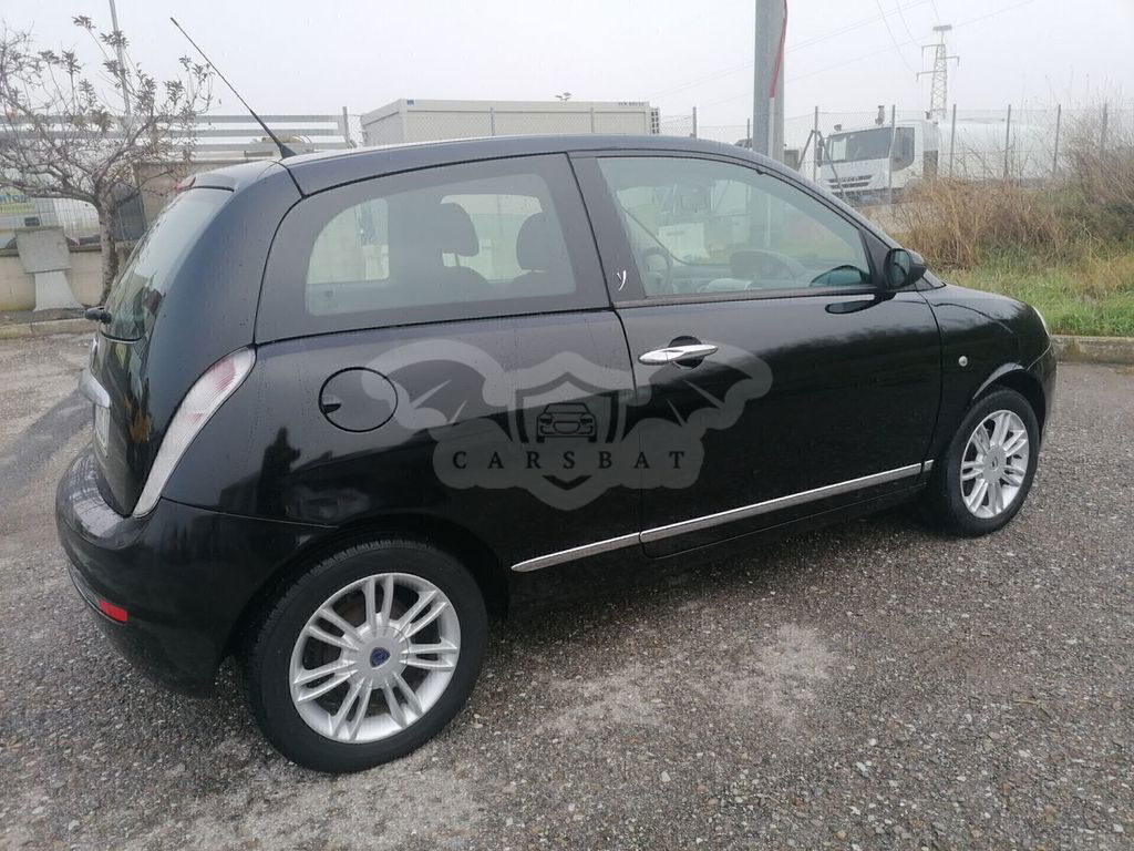 Lancia Ypsilon 2011