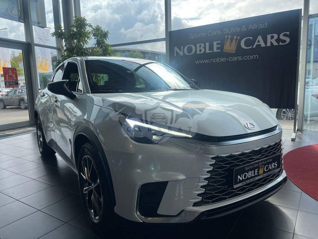 Lexus UX 2024