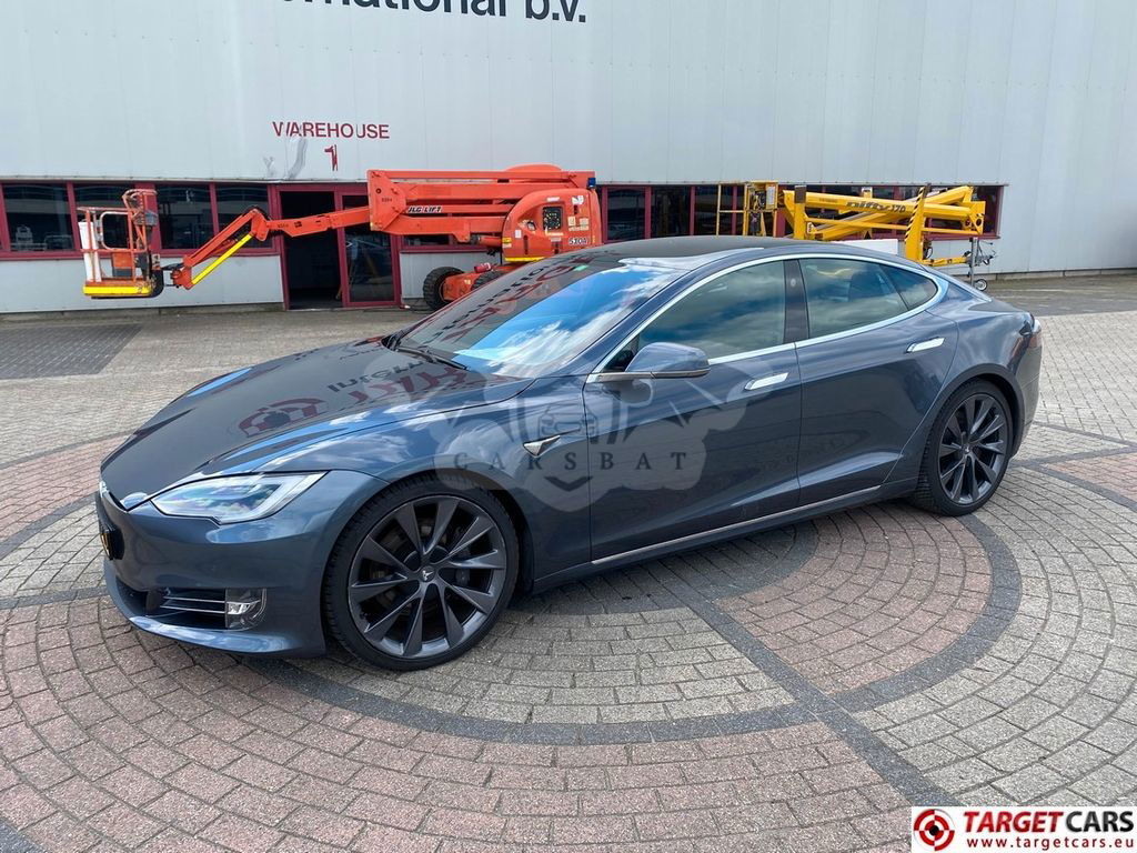 Tesla Model S 2020