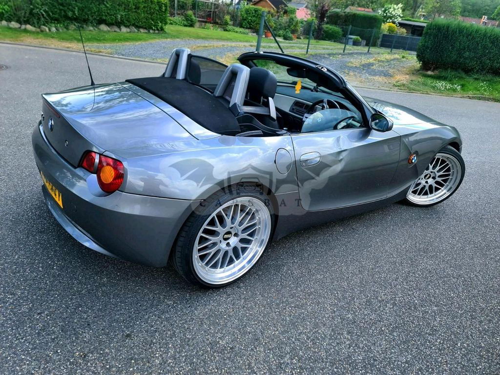 BMW M5 2004