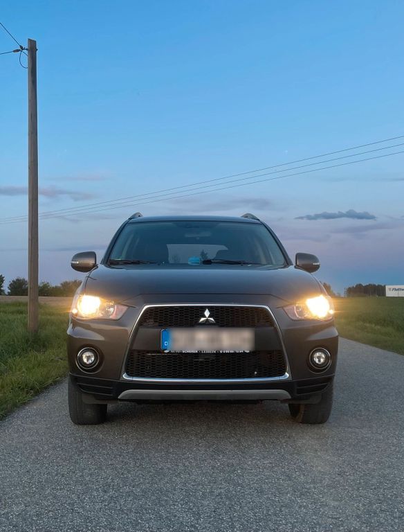 Mitsubishi Outlander 2011