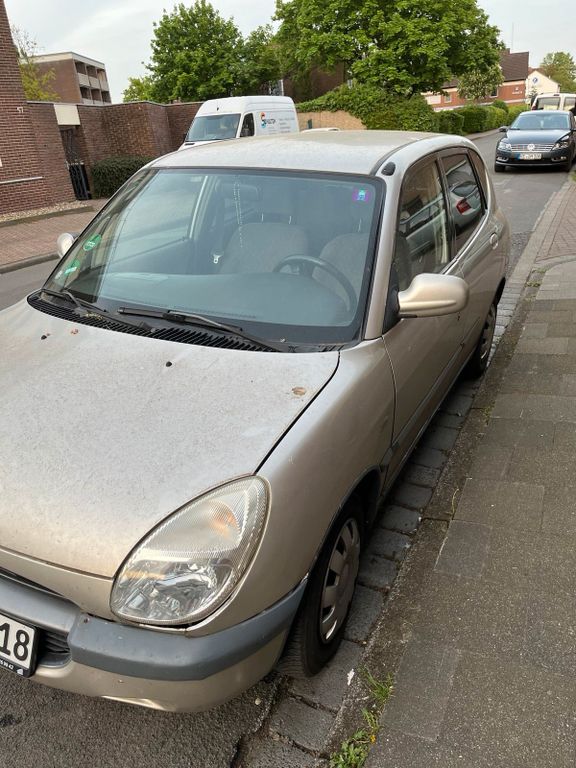 Daihatsu Sirion 2000