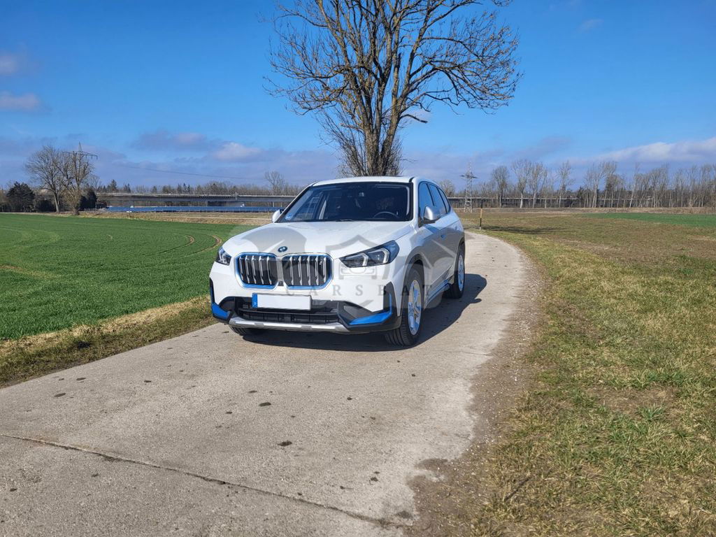 BMW iX1 2023
