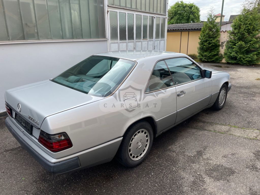 Mercedes-Benz CE 300 1989