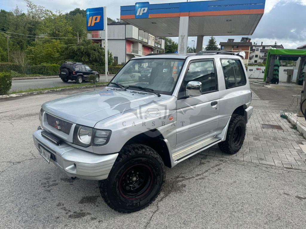 Mitsubishi Pajero 2024