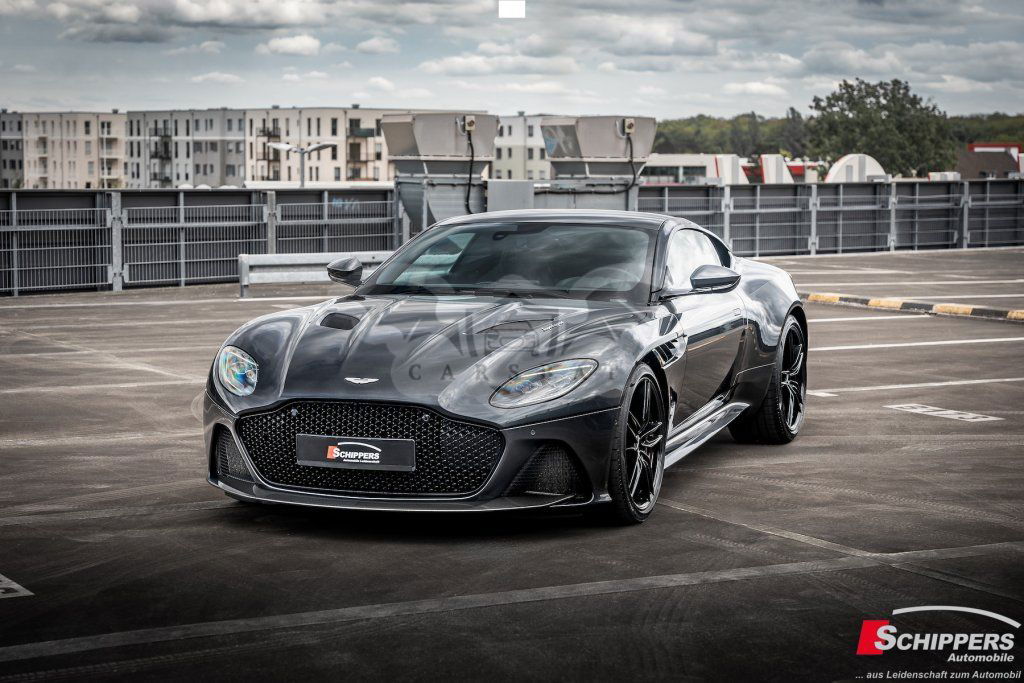 Aston Martin DBS 2021