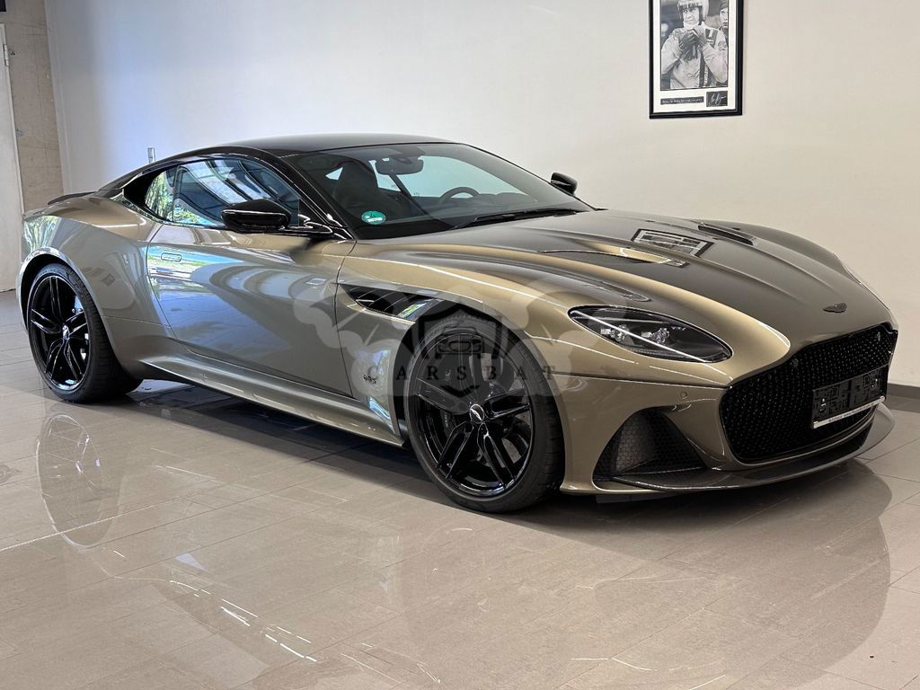 Aston Martin DBS 2022