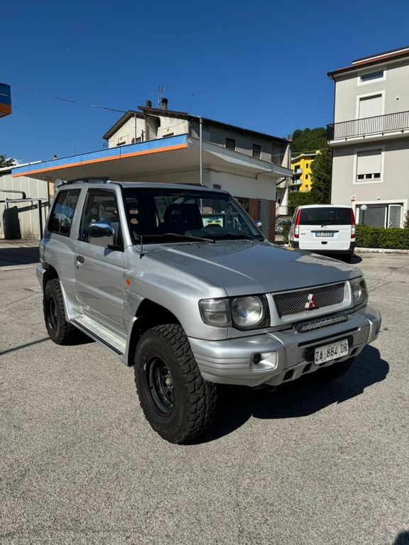 Mitsubishi Pajero 2024