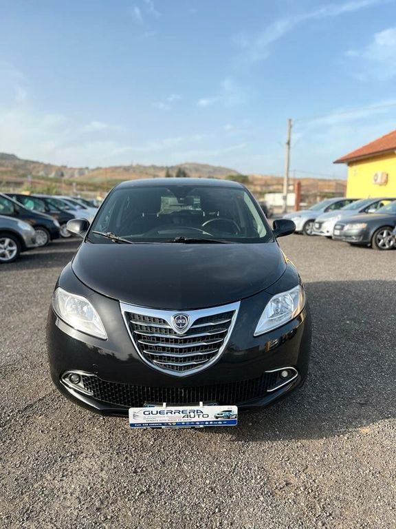 Lancia Ypsilon 2012