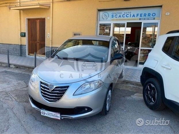 Lancia Ypsilon 2012