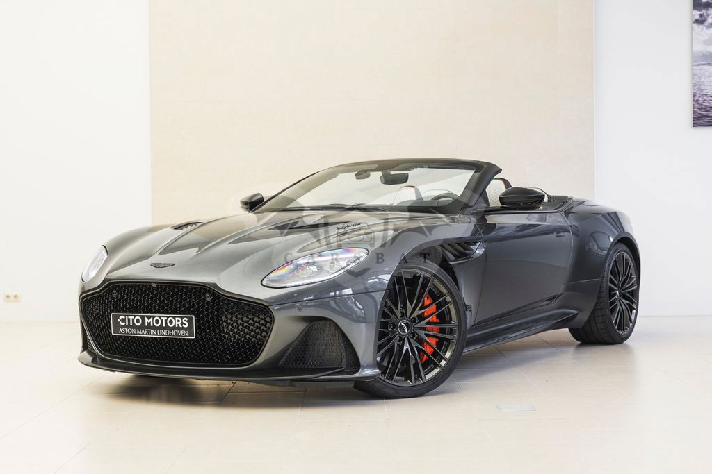 Aston Martin DBS 2021