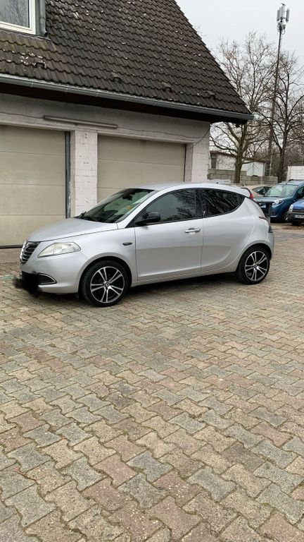 Lancia Ypsilon 2012