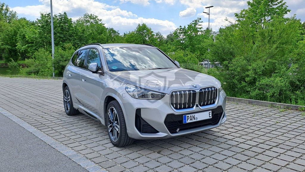 BMW iX1 2023