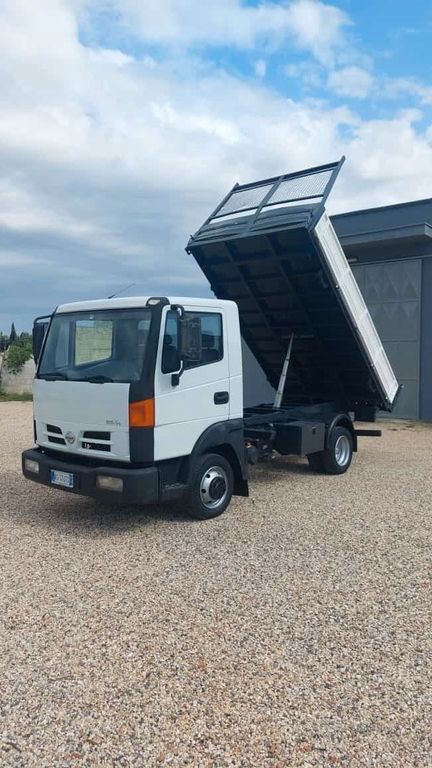 Nissan NT 2001