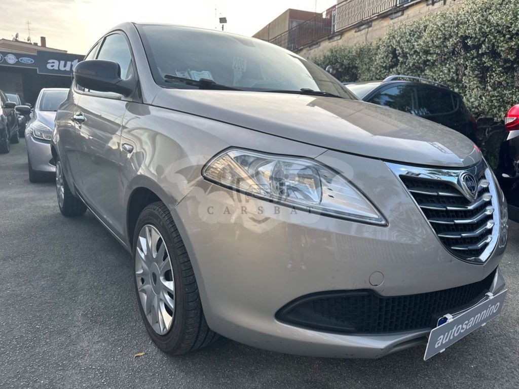 Lancia Ypsilon 2012