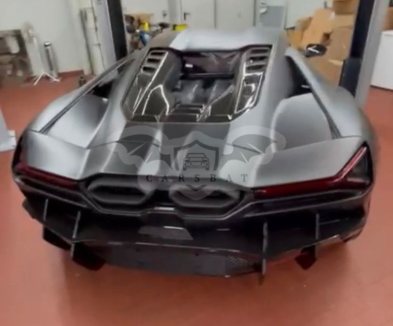 Lamborghini Revuelto 2024