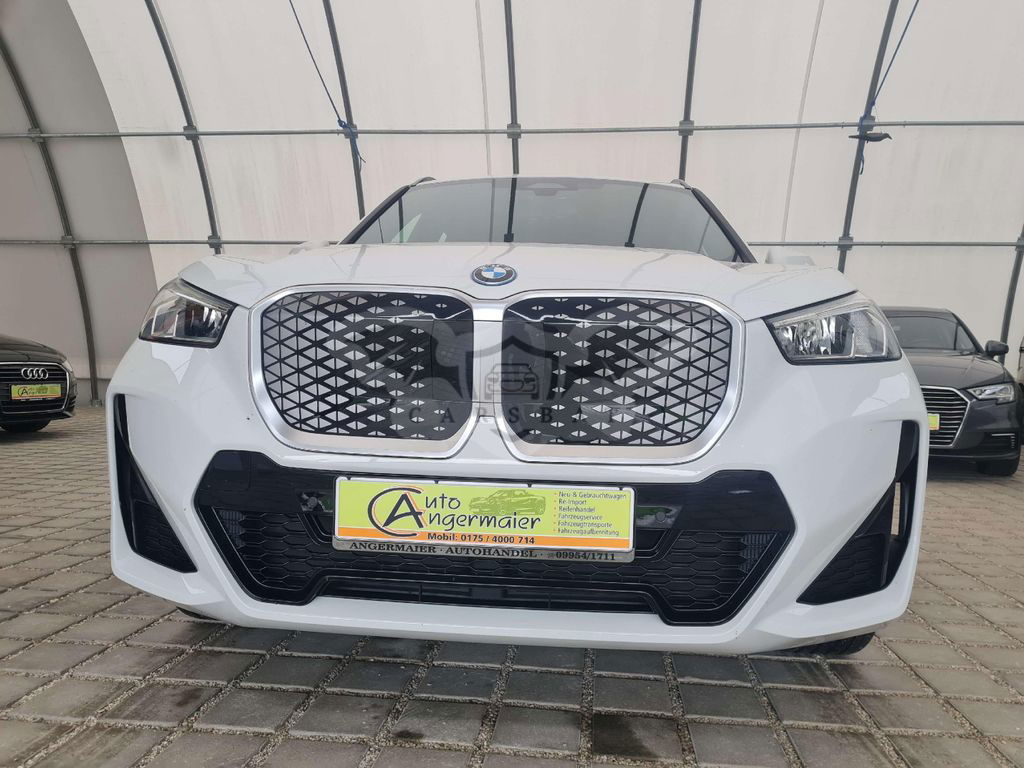 BMW iX1 2024
