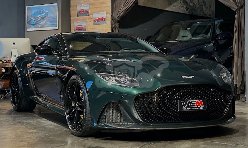 Aston Martin DBS 2020