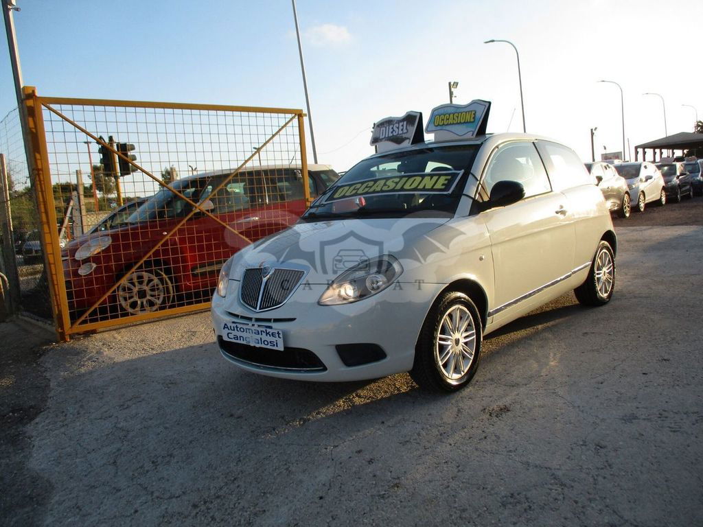 Lancia Ypsilon 2011