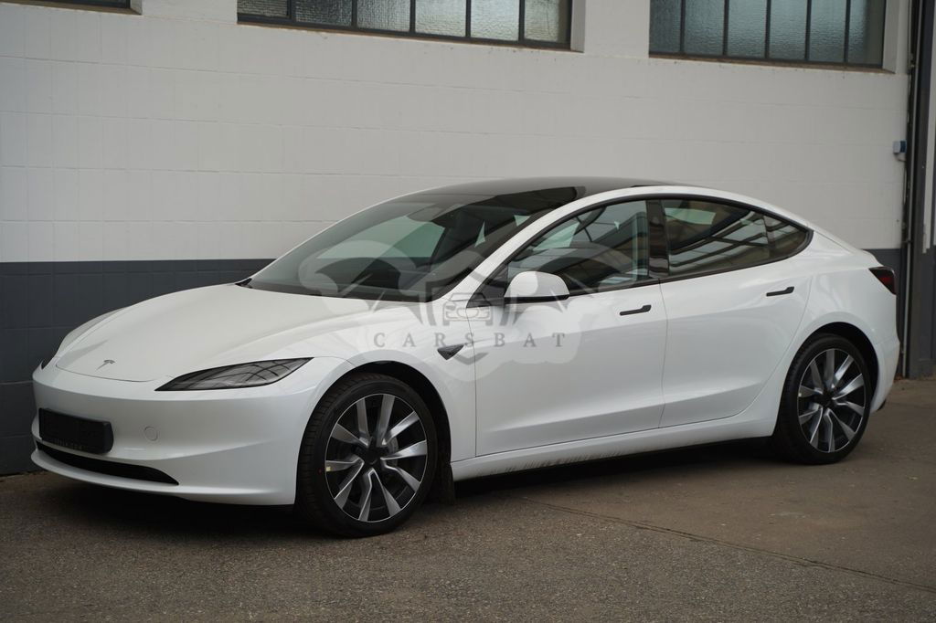 Tesla Model 3 2024