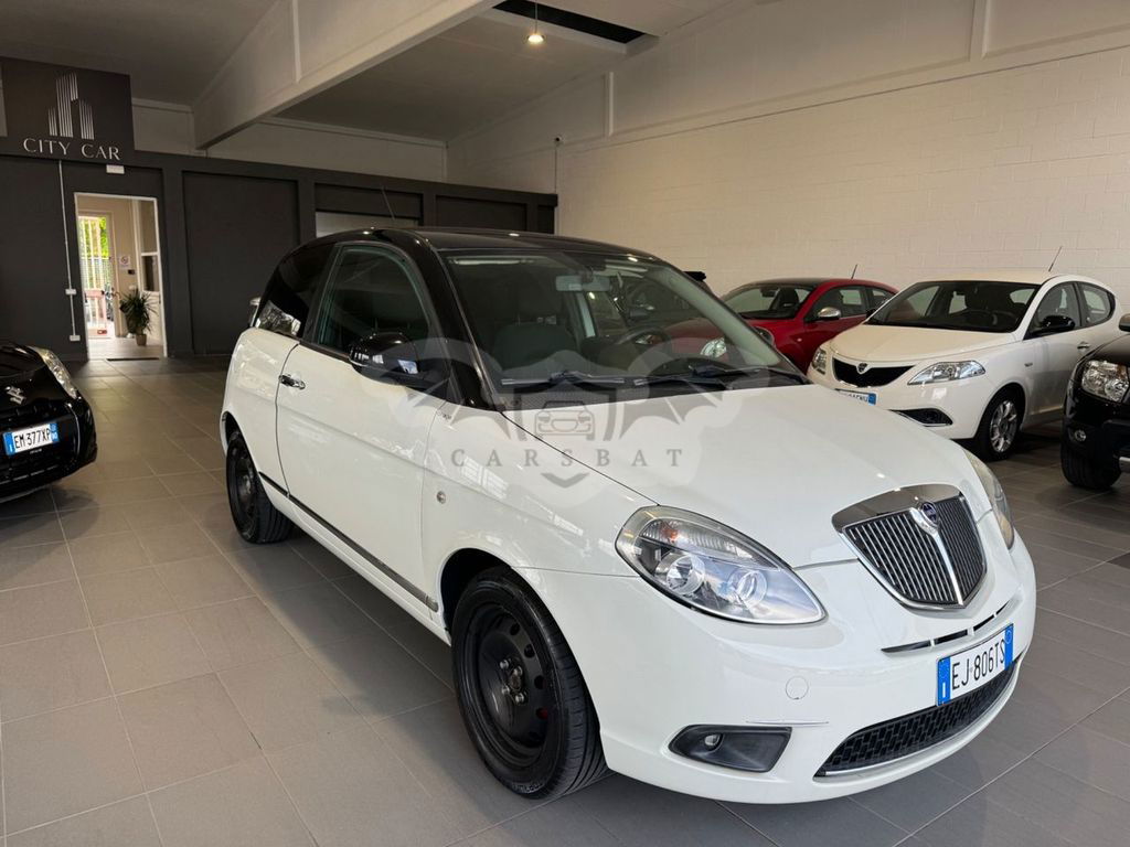 Lancia Ypsilon 2011