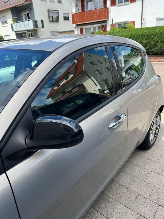 Lancia Ypsilon 2011