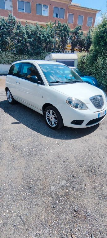 Lancia Ypsilon 2012